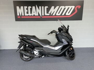sym1
