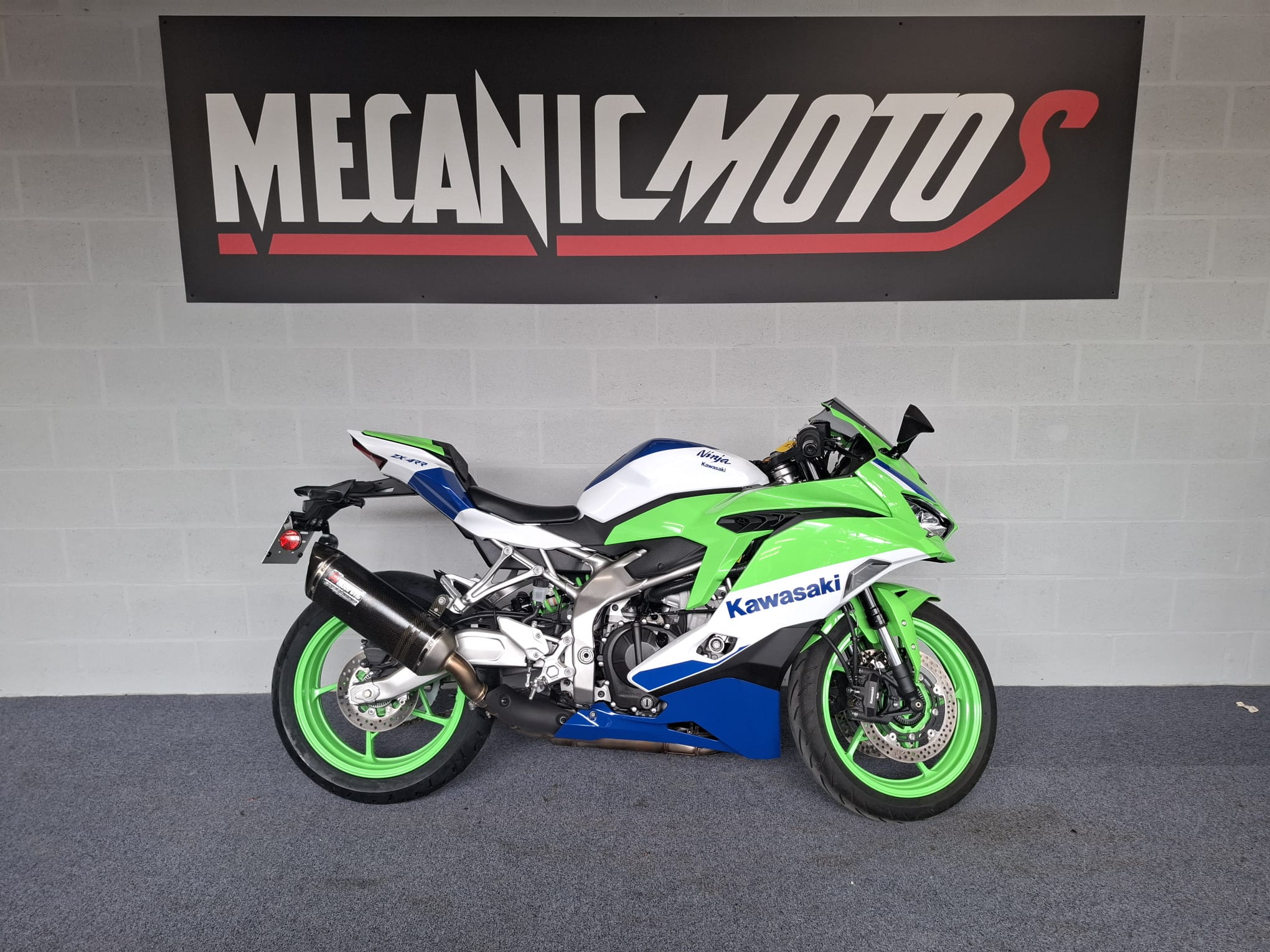 NINJA ZX4RR PERFORMANCE 40TH ANNIVERSARY