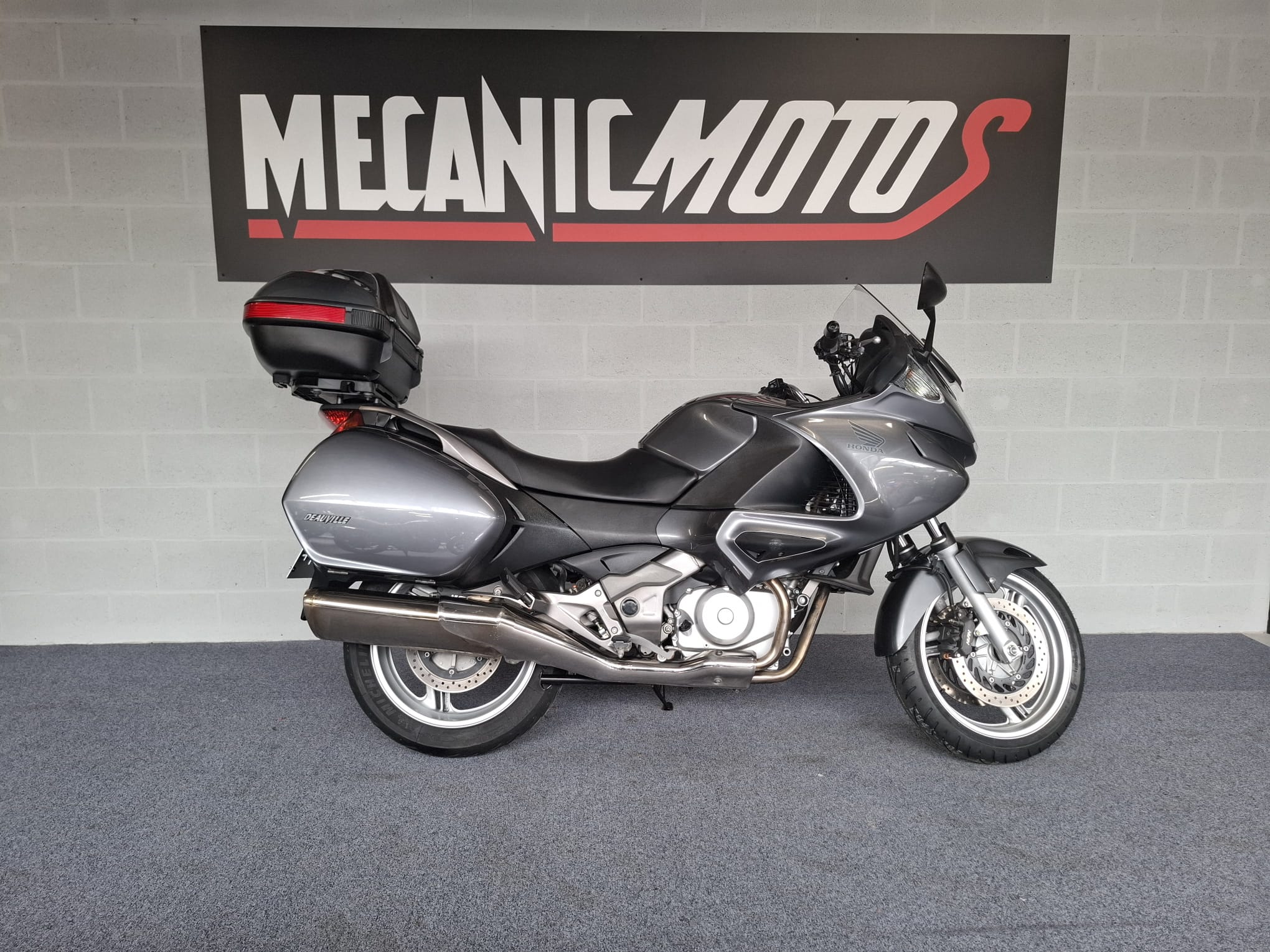 HONDA DEAUVILLE 700