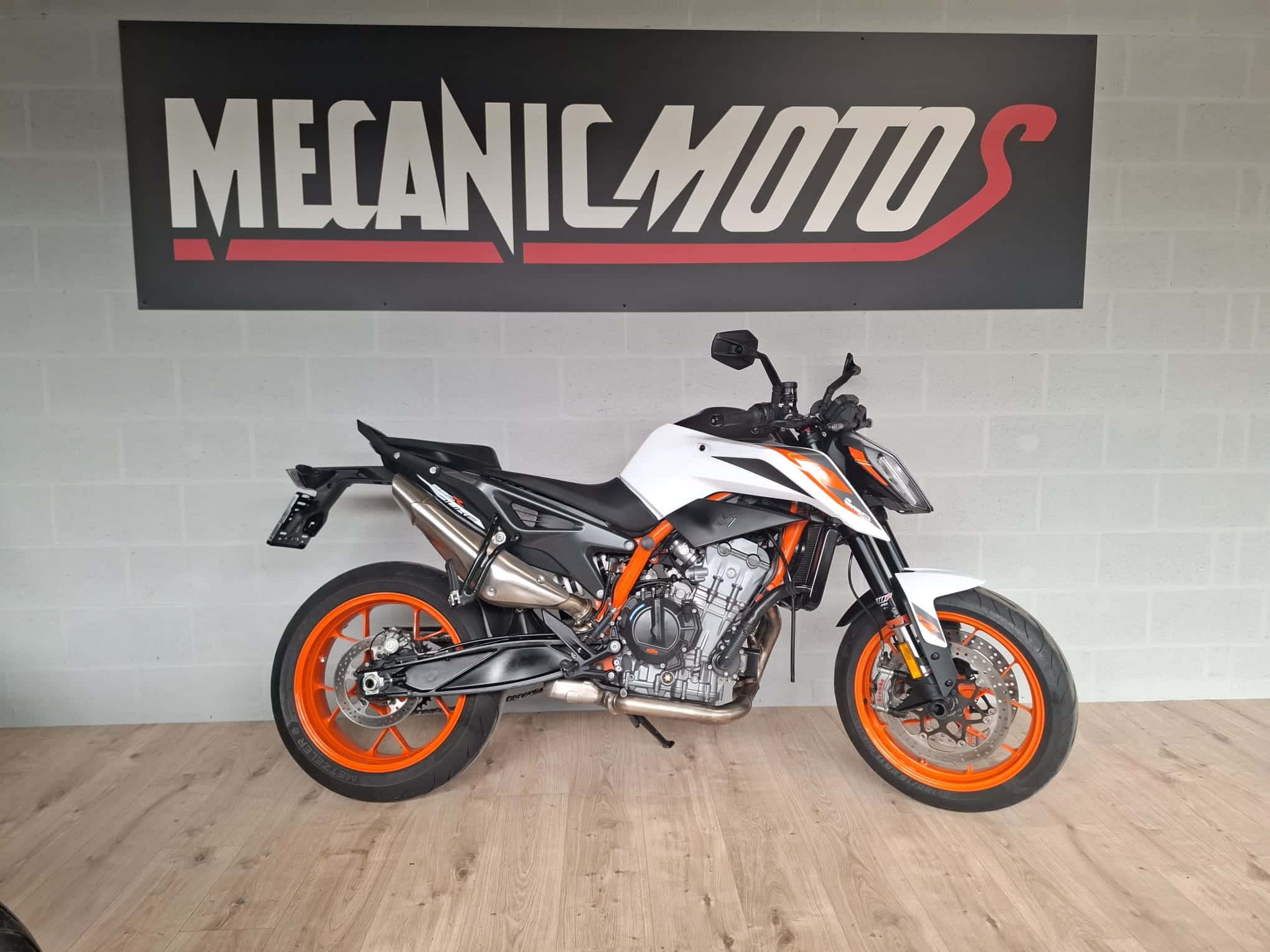 KTM 890 DUKE R
