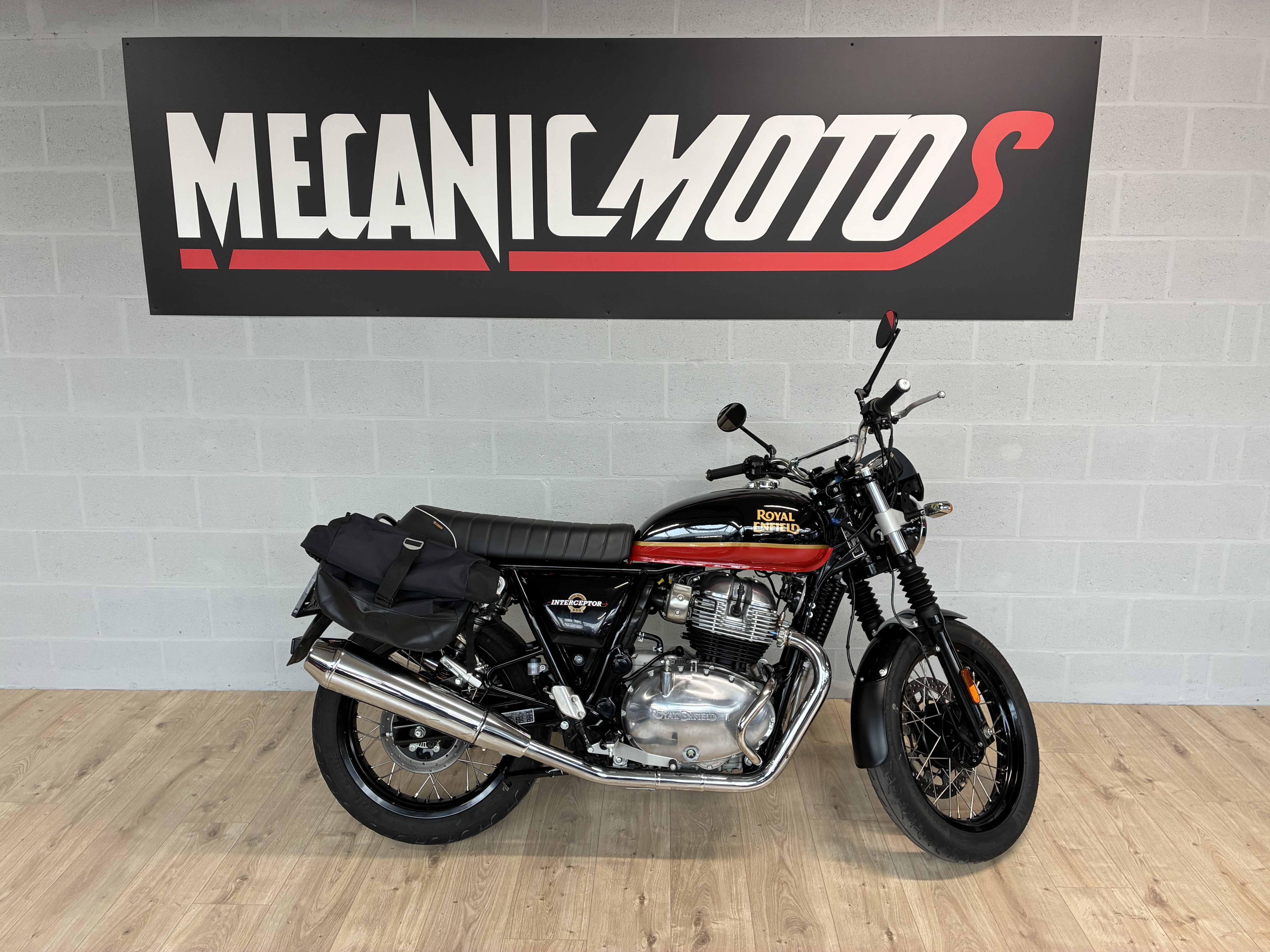 ROYAL ENFIELD INTERCEPTOR 650